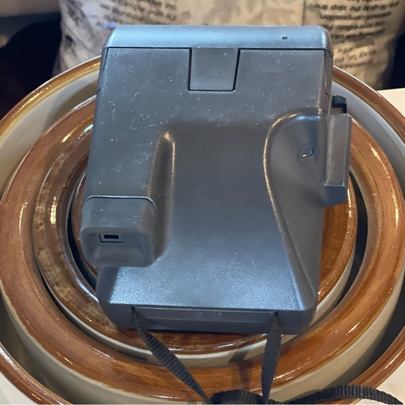 Vintage Polaroid 600 One Step Instant Camera with Electronic flash auto focus - Picture 4 of 8